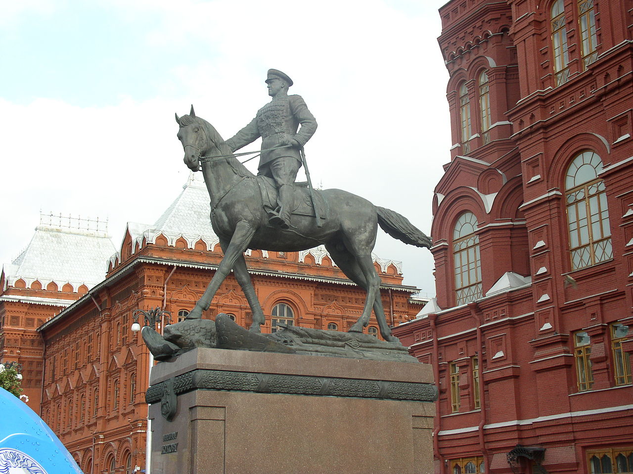 Памятник маршалу Г. К. Жукову в Москве