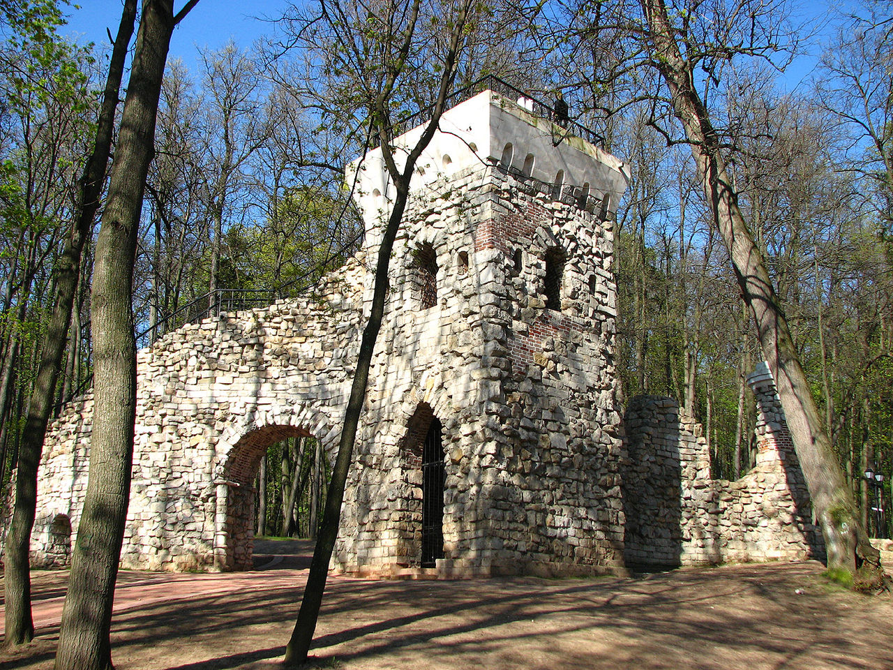 Башня-руина в Царицино