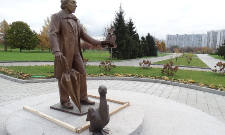 Памятник Хансу Христиану Андерсену в Москве