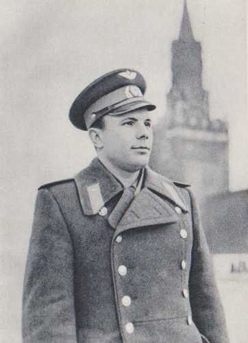 Красная Площадь. Юрий Гагарин перед отъездом на космодром