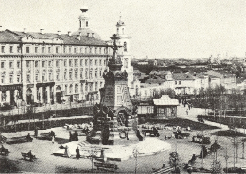 Плевненский памятник (за Ильинскими воротами). Фотография из альбома Н. А. Найденова. М., 1891